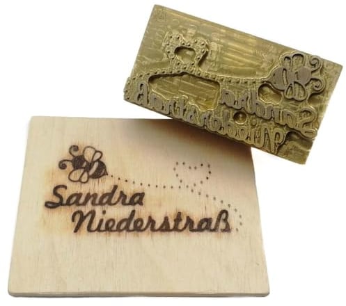 Dein Brandstempel extern beheizter Schriftzug im Motiv Biene mit Herz für Holz, Leder, Pappe - personalisiertes Brandeisen für Imker, individueller Brennstempel für Bienenbeuten in 50 x 28 mm