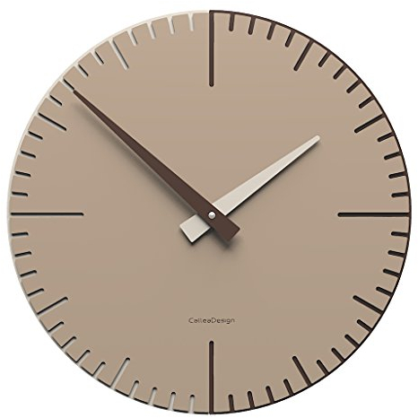 CalleaDesign Hochwertige EXACTO Wanduhr, rund 36cm Durchmesser. Geeignet für Schlafzimmer, Küche und Wohnzimmer. Italienisches Design, deutsches geräuschloses Uhrwerk. (Milchkaffee)