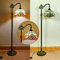 Vintage Tiffany Salon Lampadaire Baroque Lampe sur pied avec interrupteur à pied Verre coloré Chambre Lampe de Chevet avec abat-jour réglable Rétro Base en résine E27 Bureau Lampe de lecture H165CM