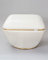Qiyano Hocker Pouf großer Sitzhocker Strukturstoff in Beige modern quadratisch bequem für Wohnzimmer, Schlafzimmer, Kunstlederverzierung in Gold, Höhe ca. 43 cm, Farbe: Beige