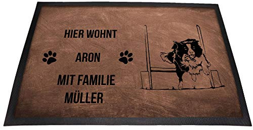 Tierisch-tolle Geschenke Border Collie Fußmatte mit Namen personalisiert| Hier wohnt (Name1) mit Familie (Name2) | rutschfest | Waschbar | Fussmatte für Innen & Außen | (Final 40 x 60 cm Braun)