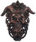 Gehörnter Gott-Skelett-Türklopfer, Geheimnisvolle Dämonenskulptur mit Hörnern für den Hauseingang, Hängetafel aus Kunstharz, Personalisiertes Gothic-Wandkunst-Dekor (Fotofarbe)