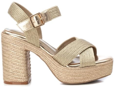 XTI - Sandalia Mujer Oro - Calzado Cómodo y Versátil - Moda casual - Modelo 14274101 (Talla 37)