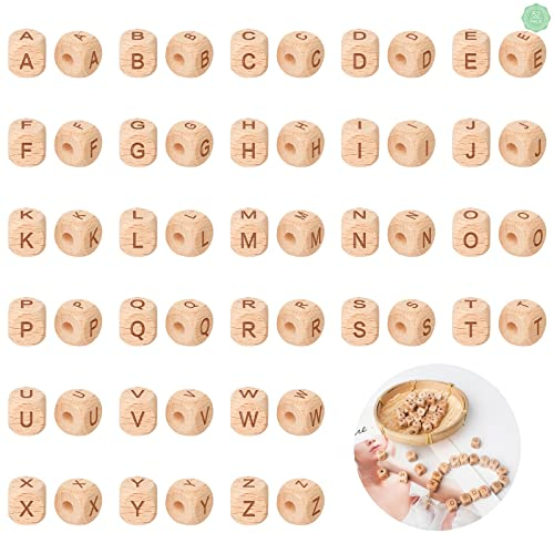 Buchstabenperlen 52 Stück 12x12mm Holzperlen A-Z Alphabet Spacer Würfel Buchstabenperlen zum Auffädeln Natur Holzperlen zum Basteln für Namen Armband Halskette Haarband (4mm Loch)