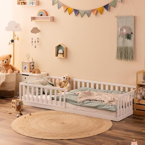 Alcube® Maxi Bodenbett 80x160 mit Rausfallschutz und Rolllattenrost - Montessori Kinderbett 80x160 für Jungen & Mädchen - Kinder Bett aus Kiefernholz für Kinderzimmer - Bett in Weiß