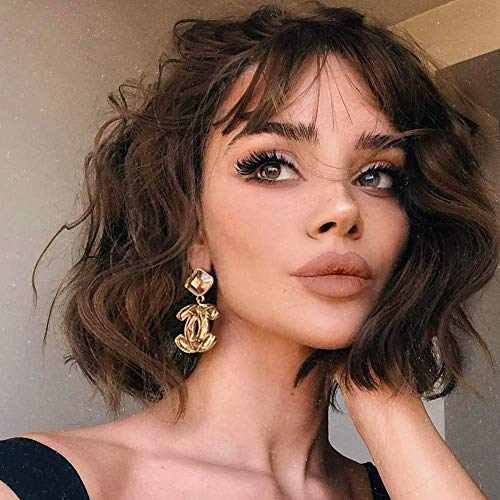 Perücke Braun mit Pony für Damen kurz Bob lockige Gewellte Perücken Synthetische Perucken für Mädchen Natürlich Kostüm Wig (ca.27cm) VD069C