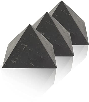 Heka Naturals Unpolierte Shungit Pyramide Kristall 3er-Set | 10 cm - Schwarze Mineralsteine für Dekoration & Meditation - Wohnzimmerkristalle - Natürliche Barriere & Reiniger - Fullerene