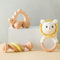 Baby Rassel Set 0 3 6 9 Monate - 3 Stück Baby Rassel Beißring Set mit Gehäkelte Babyrassel und Holzspielzeug, Montessori Spielzeug ab 0-12 Monate Neugeborenen Geschenke (Gelber Löwe)