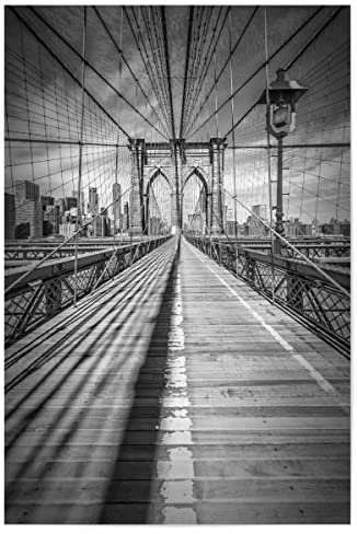 artboxONE Poster 30x20 cm Schwarz-weiß Städte Auf der Brooklyn Bridge - Bild New York City