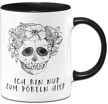 Tassenbrennerei Totenkopf Tasse mit Spruch - Ich bin nur zum Pöbeln hier - Totenkopftasse lustig Kaffeetasse für die Arbeit (Schwarz)