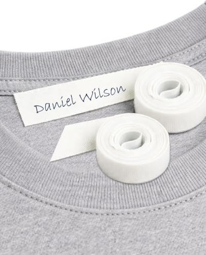 2 Rotoli di Nastro Tessile Termoadesivo Bianco 1 cm. Etichette Scrivibili con Penna o Pennarello. Ideale per Abbigliamento, Scuola e Casa. Senza Penna