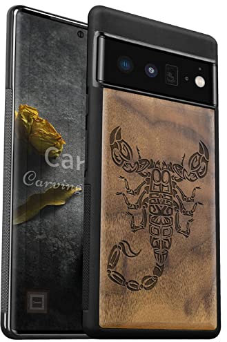 Carveit Holz Handyhülle für Google Pixel 6 Pro Cover [Einzigartiges Design Case] Stoßstange hülle Kompatibel mit Pixel 6 pro Stilvolle Aussehen Hülle（Nussbaum-Skorpion-Stamm）