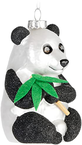 BRUBAKER Pandabär mit Bambus Weihnachtskugel aus Glas - Handbemalt und Mundgeblasen - Panda Christbaumschmuck Lustig - Christbaumkugel Figur Weihnachtsdeko Anhänger - Deko Baumkugel Schwarz Weiß