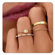 GEMAURA 4 Stück Ringe Gold Set für Frauen 14 Karat Vergoldete Stapelbare Ringe mit Zirkonia Engagement Verlobungsring Ring Gold Damen Statement Daumenring Damen Größe 60