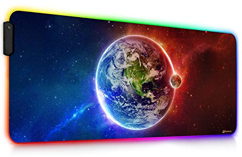 DORRISO Nouveau RGB Gaming Tapis de Souris 900x400x4mm Surdimensionné LED Tapis de Souris XXL Antidérapant Tapis de Souris étendu pour Clavier Souris Ordinateur PC Tapis de Souris Planète A