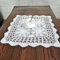 Zoegneer Vintage gehäkelte Tischdecke mit quadratischem Spitzenmuster Vintage quadratische Häkeltischdecke für Heimdekoration (40 x 40 cm, weiß)