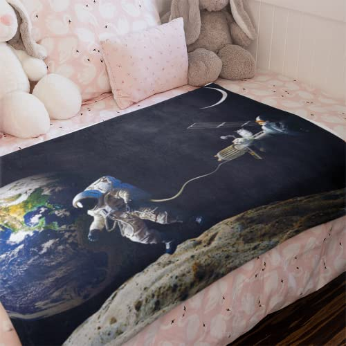 Ulticool - Decke - Astronaut Oben Globus Planeten Universum - Kinderzimmer Weich Fleece Flanell Wärme - 150 x 100 cm - Überwurf - Plaid Dekoration Jugendzimmer Mädchen Junge
