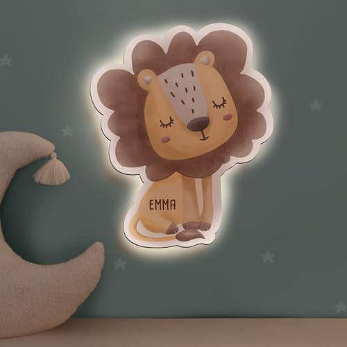 hellomini Personalisierbares LED-Nachtlicht mit Name für Kinder & Babys | Holz-Wandlampe | Schlummerlicht mit Motivwahl – Geschenk zur Geburt & Taufe (Löwe Aquarell)
