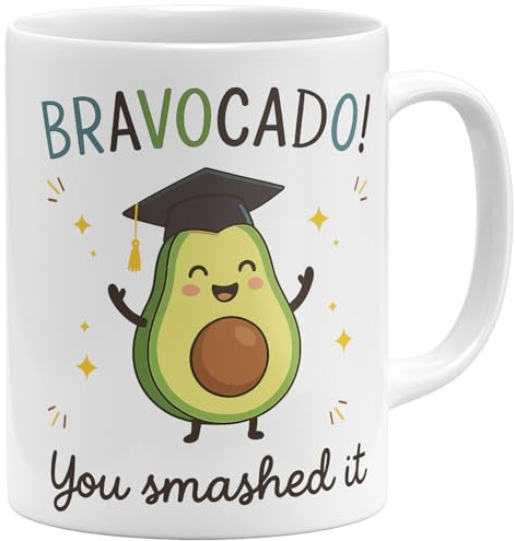 OM3® lustige Avocado Kaffee-Tasse mit Spruch - Bravocado You Smashed It - Glückwunsch Abschluss bestandene Prüfung - Keramik Becher - 325ml - Beidseitig Bedruckt - Weiss