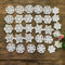 MINDPLUS Set mit 30 kleinen Handhäkeldeckchen Baumwolle gehäkelte Spitzendeckchen Häkeln Schneeflocken Weihnachtsschmuck Deckchen 6-7 cm Weiß
