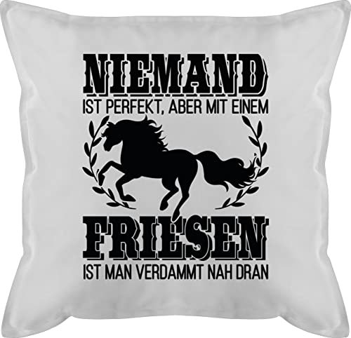 Kissen 50x50 - Pferde - Niemand ist perfekt, aber mit einem Friesen ist man verdammt nah dran - 50 x 50 cm - Weiß - pferdekissen pferdeliebhaber friese kissen+mit+pferdemotiv sprüche pferd pferden