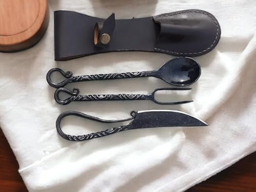 Lot de 5 couverts médiévaux faits à la main avec housse en cuir Idéal pour la cuisine et la salle à manger, le camping en plein air.