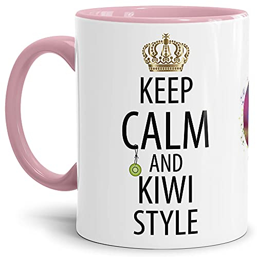 Keramik Tasse mit Spruch - Kiwi Tasse - Keep Calm and Kiwi Style - Geschenkideen für Familie, Freunde und Kollegen - Innen & Henkel Rosa, 300 ml