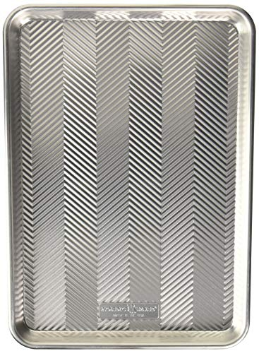 Nordic Ware Prism Jelly Roll Pan, Aluminium Baking Sheet with Improved Airflow, Rustproof Aluminium Sheet, Premium Bakeware for Baked Veggies, Muffins, Cookies and More, Made in The USA, Silver