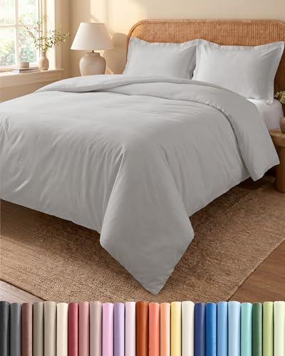 Bettwäsche 240x220 - Mikrofaser Bettbezug & 2x Kissen 65x65 - Hellgrau | Gebürstet, Reißverschluss, Eckbänder, Weich, Knitterfrei, Atmungsaktiv, Pflegeleicht, Einzelbett, Bettgarnitur, OEKO-TEX