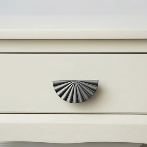 Melody Maison Metal Pewter Scalloped Fan Drawer Handle