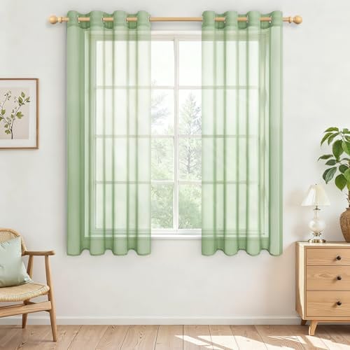 MRTREES Gardinen Wohnzimmer Modern Kurz Salbeigrün 2er Set, H 145 x B 140 cm, Vorhang Durchsichtig mit Ösen, Transparente Gardine für Schlafzimmer Küche Kinderzimmer