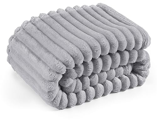 BEDSURE Kuscheldecke Flauschig - Wolldecke & Fleecedecke, Sofadecke, Weiche Warme Grobe Korddecke für Zimmer Deko, Wohn- & Kuscheldecken, Tagesdecke, Hellgrau, 150 x 200 cm