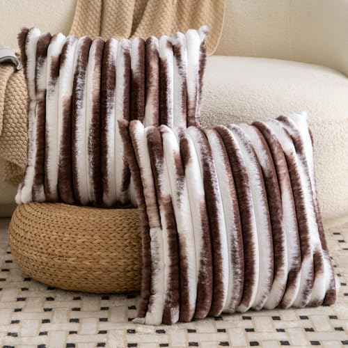 Madizz 2er Set Kunstpelz Plüsch Dekorative Kissenbezüge Flauschig Gestreifte Weich Dekorative Kissenbezug für Sofa Schlafzimmer Kissen Shell Dunkelbraun Weiß 40 x 40 cm