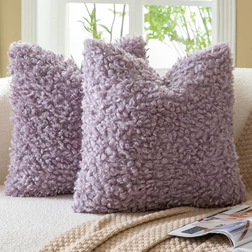 Mandioo 2er Set Kissenbezüge 50x50 cm Helllila Faux Pelz Bouclé Dekorative Sherpa Kissenbezug Dicke Flauschige Fleece Kissenhüllen Dekokissen Sofakissen Couchkissen Sessel Bett Wohnzimmer