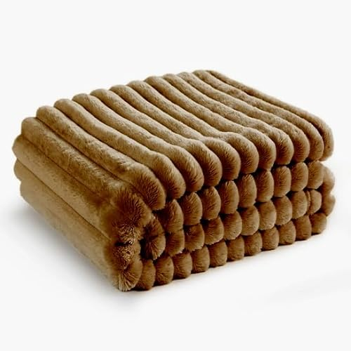 FEBE Kuscheldecke Schokolade Braun 160x200 cm Flauschig Tagesdecke Fleecedecke Flanell Decke Sofadecke Für Couch Wohndecke Wendedecke als Sofaüberwurf oder Wohnzimmerdecke …