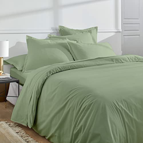 Duquennoy & Lepers 1867 Linge de lit Parure de Lit 2 Personnes 240x220 cm – Housse de Couette 240x220 cm avec Rabat et 2 Taies d’Oreiller 63x63 cm en Percale de Coton 80 Fils de Qualité – Vert Sauge