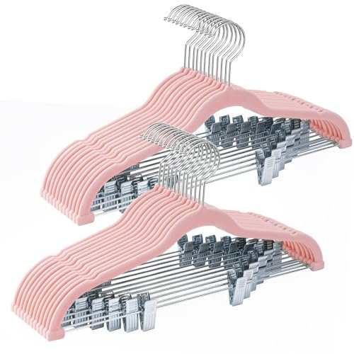 Ulimart Confezione da 24 grucce in velluto rosa cipria, con clip regolabili, grucce in feltro, resistenti, antiscivolo, salvaspazio, sottili grucce per pantaloni, gonne, abiti, cappotti, abiti, ecc.