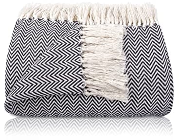 Gräfenstayn Premium Tagesdecke mit Fransen - 100% Baumwolle - 180 x 240 cm - Fischgrätenmuster Sommerdecke - Baumwolldecke als Bett-Überwurf, Couch-Überwurf, Sofa-Decke (Anthrazit)