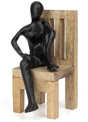 Moritz Handgemachte Schwarze Skulptur aus Aluminium auf Holzstuhl - Moderne Dekofigur - 13 cm Höhe, 6,5 cm Breite, 9 cm Länge - Elegantes Wohnaccessoire