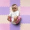 MioTetto Tapis de Jeu Doux et Non Toxique pour bébé | Tapis de Jeu coloré en Forme de Puzzle | Tapis de Sol en Mousse 16 + 2 carrés Bonus| Dalles emboîtables en Mousse EVA, Rose-Violet-Beige, 16