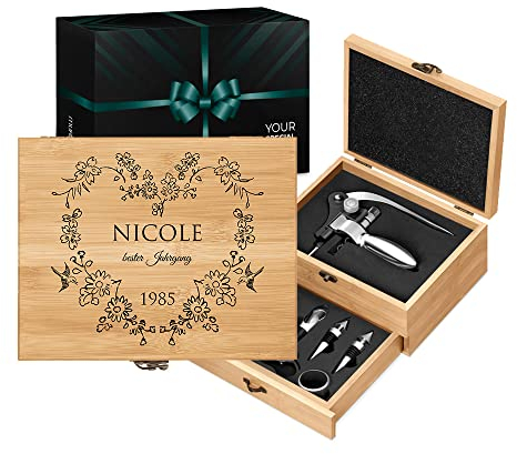 Maverton Weinöffner-Set personalisiert Weinset Sommelier Set - Geschenkbox Holzbox + 8er Weinzubehörset - aus Bambus - Braun - Geschenk zum Geburtstag für Frauen - bester Jahrgang