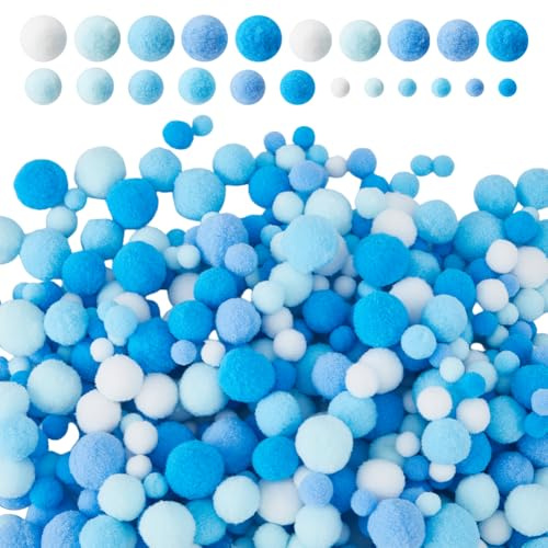 Hobbspring 1050 Stück Blaue Pompons Bälle 4 Stile Himmelblau Weiß Polyester Niedliche Pompoms Weihnachtsdekorationen Kleine Pompons für Bastelarbeiten Chanukah Festtagsdekorationen Gemischte Größen