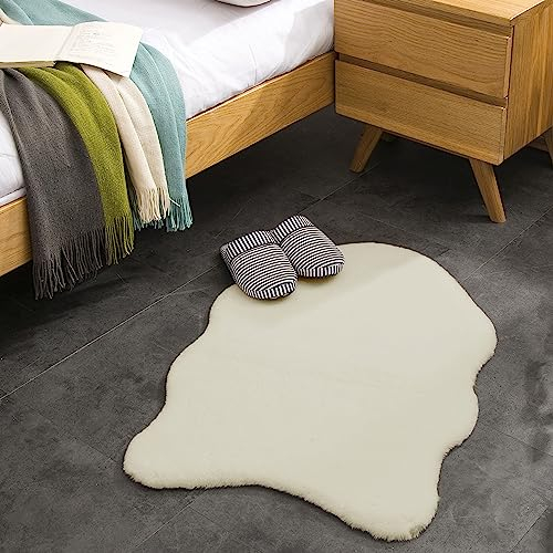 Teppich Wölkchen Fellteppich, Kunstfell Teppich Waschbar, Hasenfell Imitat, Kaninchenfell, Kurzfell - Fell Sitzkissen Stuhlkissen, Kunstfell Stuhlauflage - Beige - Fell 55x80cm