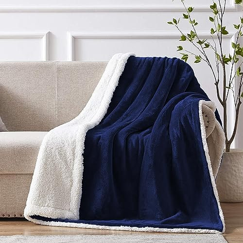 GREATOYAR Manta de Franela y Borreguillo para Cama Sofá, Manta Borreguillo de Premium Microfiber Polyester, Manta Reversible, Suave Cómoda, Cálida Esponjosa, Invierno y Otoño, Azul Oscuro,220X240cm