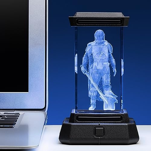 Mandalorian & Grogu 3D Holografisches Kristalllicht - Offiziell lizenziertes lasergraviertes Star Wars Sammler-LED-Licht, Disney The Child Merchandise Geschenke & Schreibtischaccessoires