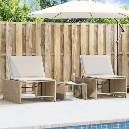QUAHEAS Sonnenliegen 2er Set, Beige Poly Rattan, Modulare Gartenliege mit Tisch, Verstellbare Rückenlehne, UV-beständig, für Terrasse Pool Balkon, 110 kg Tragkraft
