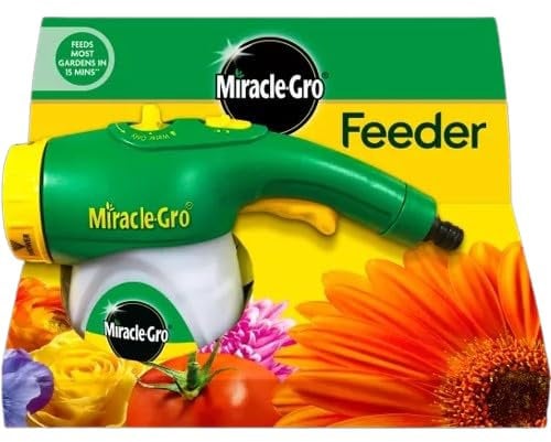 Miracle-Gro Hose-End Feeder with Soluble Plant Food – Easy Garden Feeding for Flowers, Vegetables, Pots, Beds, Borders & Lawns – Feeds Through Roots & Leaves, Use Every 2 Weeks