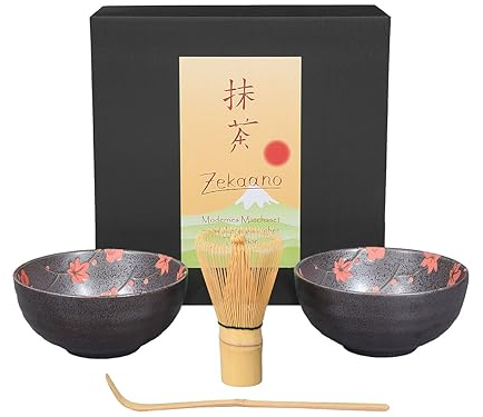 Matcha-Set 4-teilig, bestehend aus 2 Matchaschalen 250ml anthrazit/rot mit Blütendesign, Matchalöffel und Matchabesen in eleganter Geschenkbox. Original