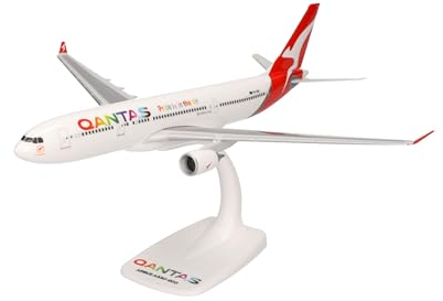 Herpa modello di aereo Qantas Airbus A330-200 Pride is in the Air in scala 1:200 - Snap-Fit, pezzo da collezione, miniatura deco, statuetta con supporto in plastica