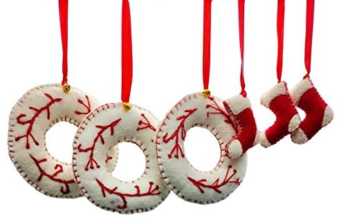 Handgearbeitete Weihnachtsset aus Filz, Weihnachts-Deko zum Aufhängen in rot weiß: 3 Ringe 11cm und 3 Stiefel 5x4cm